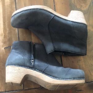 Dansko Lizzane in Black Suede